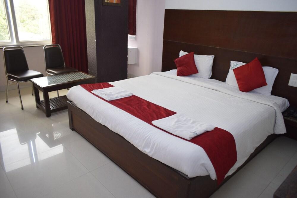 Hotel Sumith Palace Pondicherry Eksteriør bilde