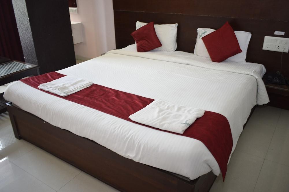 Hotel Sumith Palace Pondicherry Eksteriør bilde